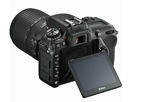 Зеркальный фотоаппарат Nikon D7500 Kit с AF-S 18-140 VR (Черный)